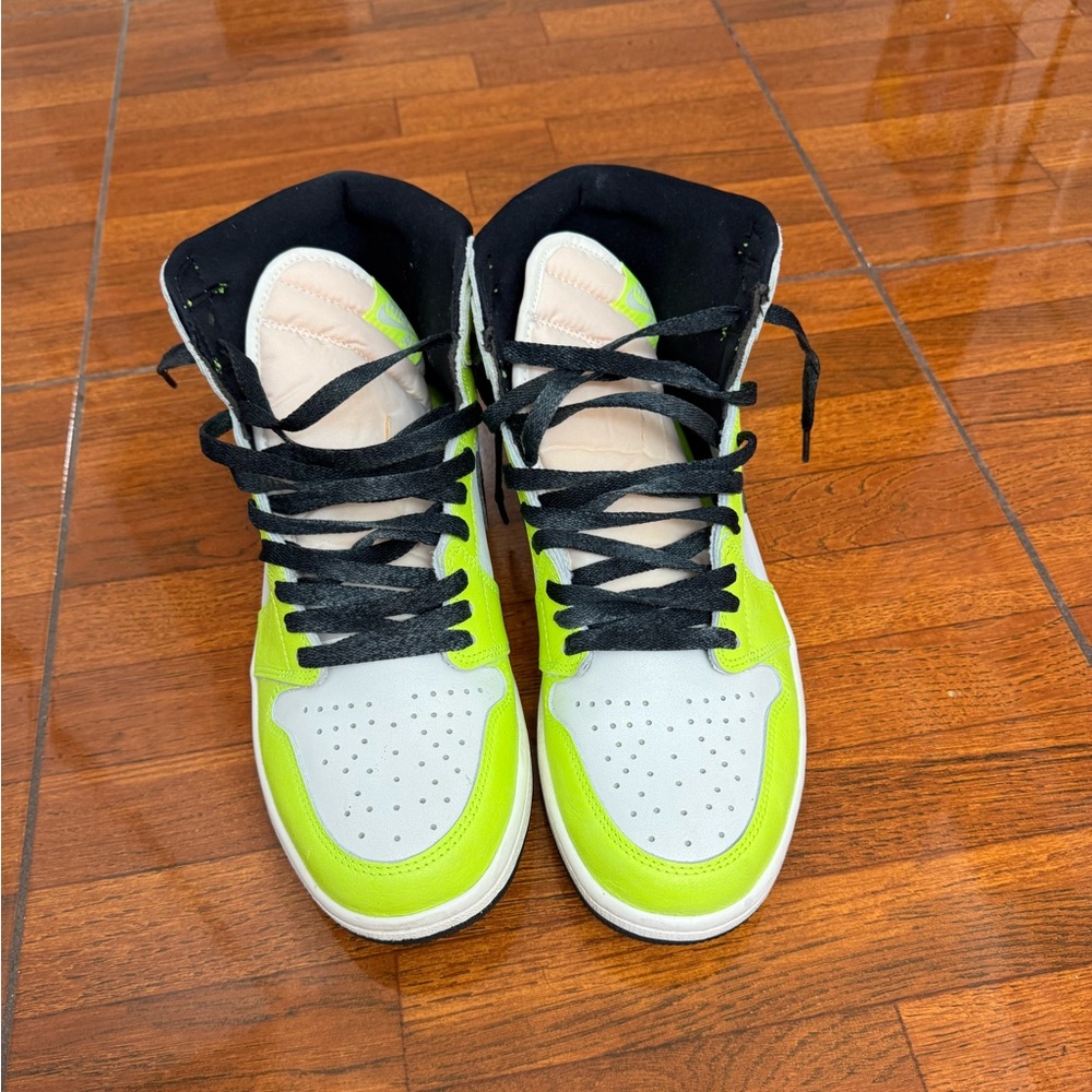 nike jordan 1 retro highOG
visionaire